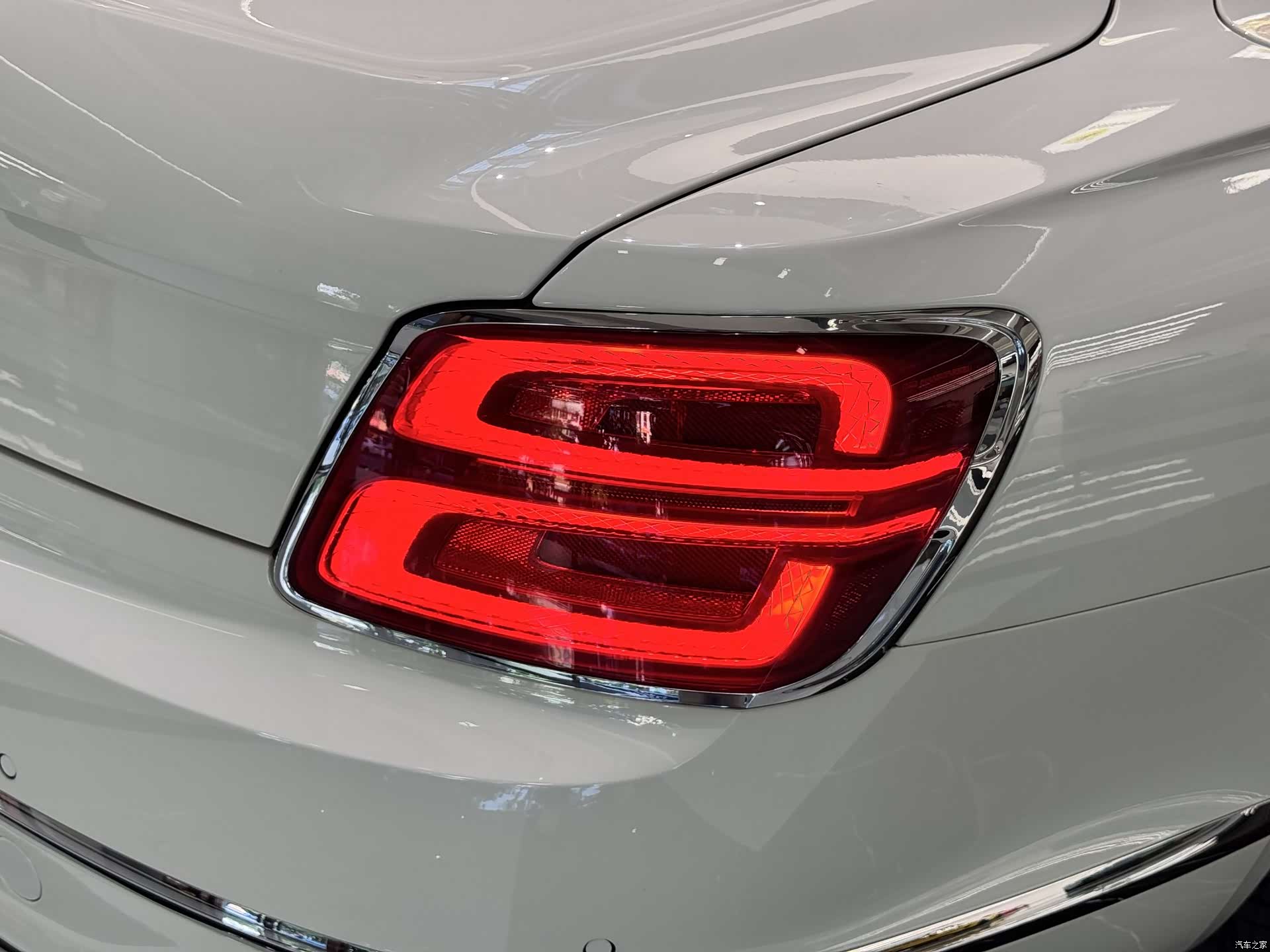 Bentley Flying Spur, 2023 31