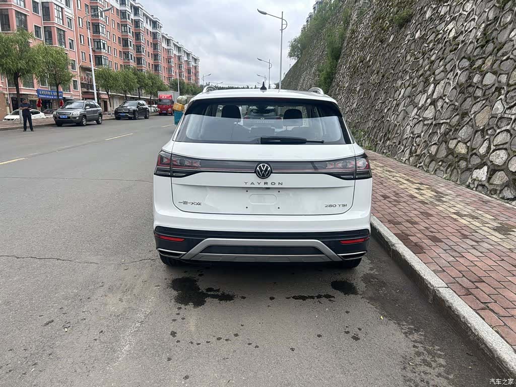 Volkswagen Tayron, 2023 все фото