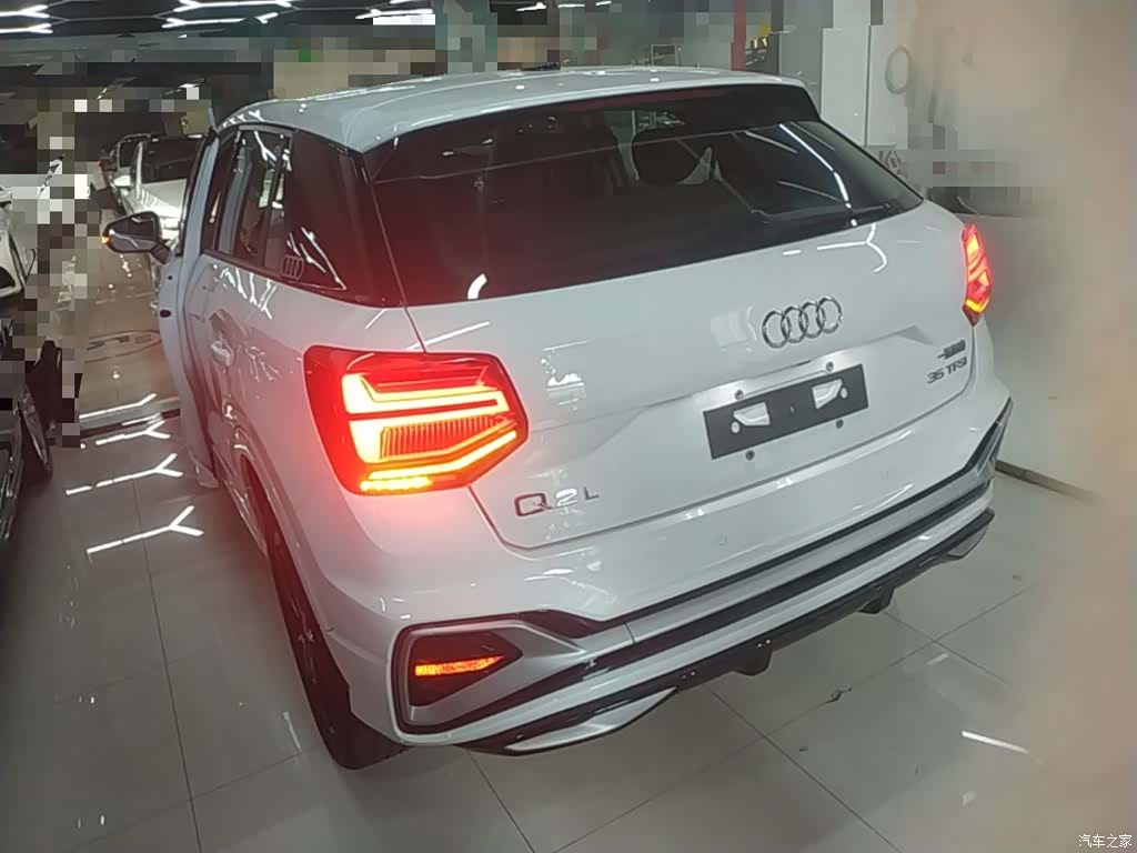 Audi Q2L, 2023 все фото