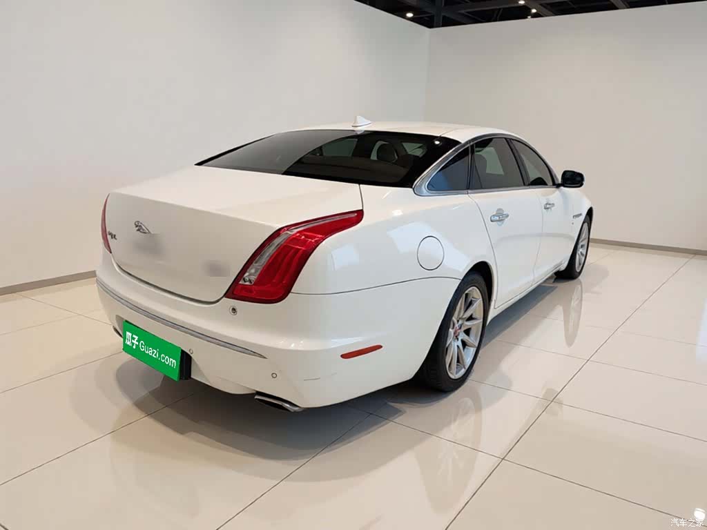Jaguar XJ, 2015 4