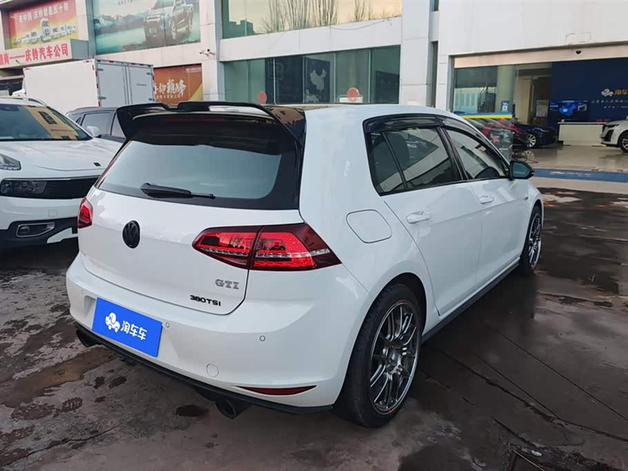 Volkswagen Golf GTI