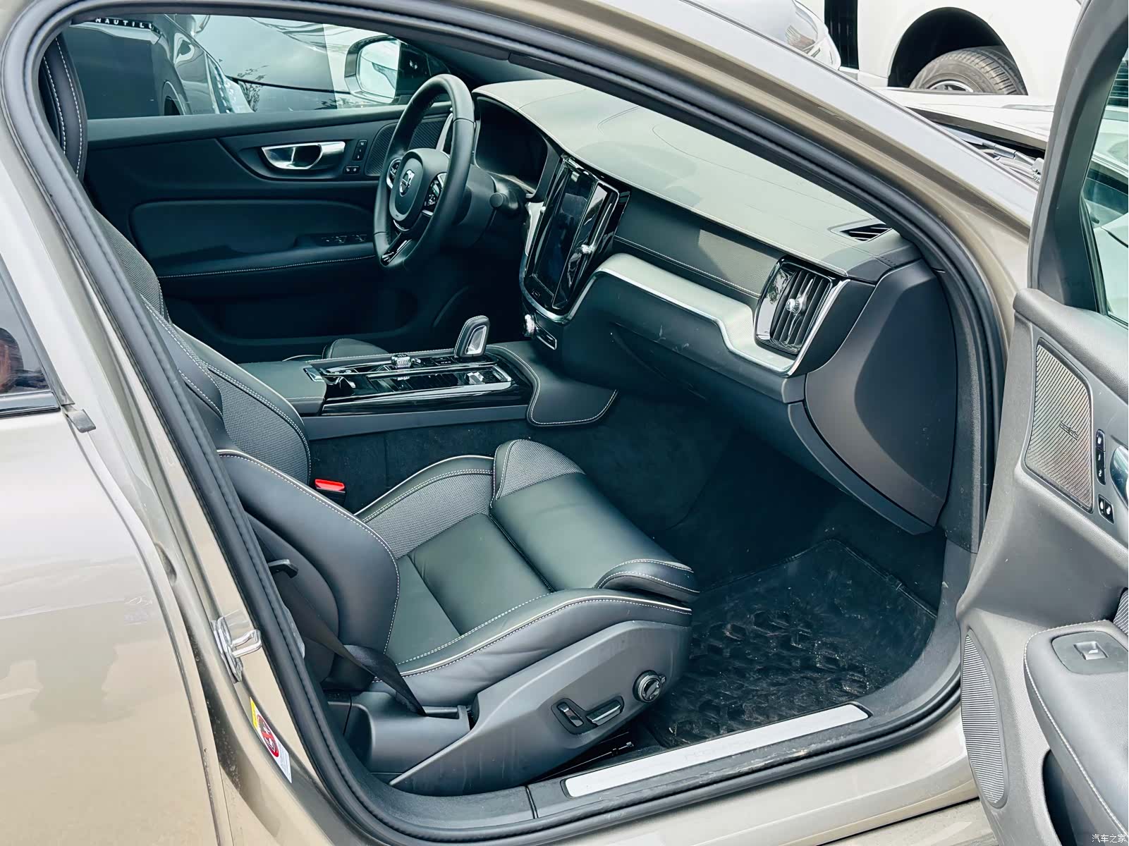 Volvo S60, 2021 22