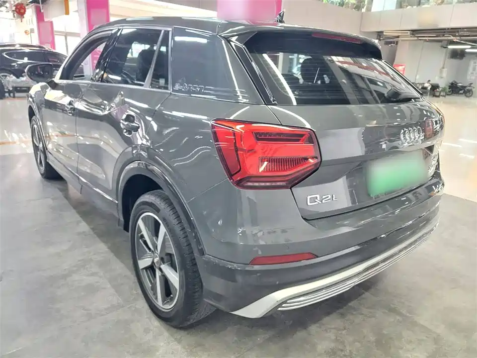 Audi Q2L