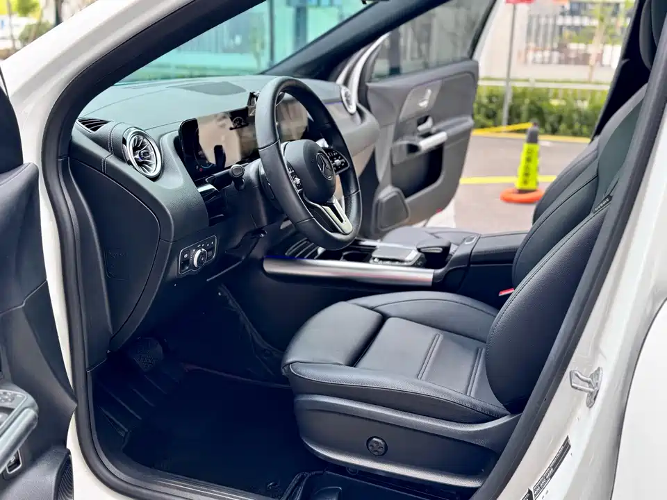 Mercedes-Benz GLA Mercedes-Benz GLA