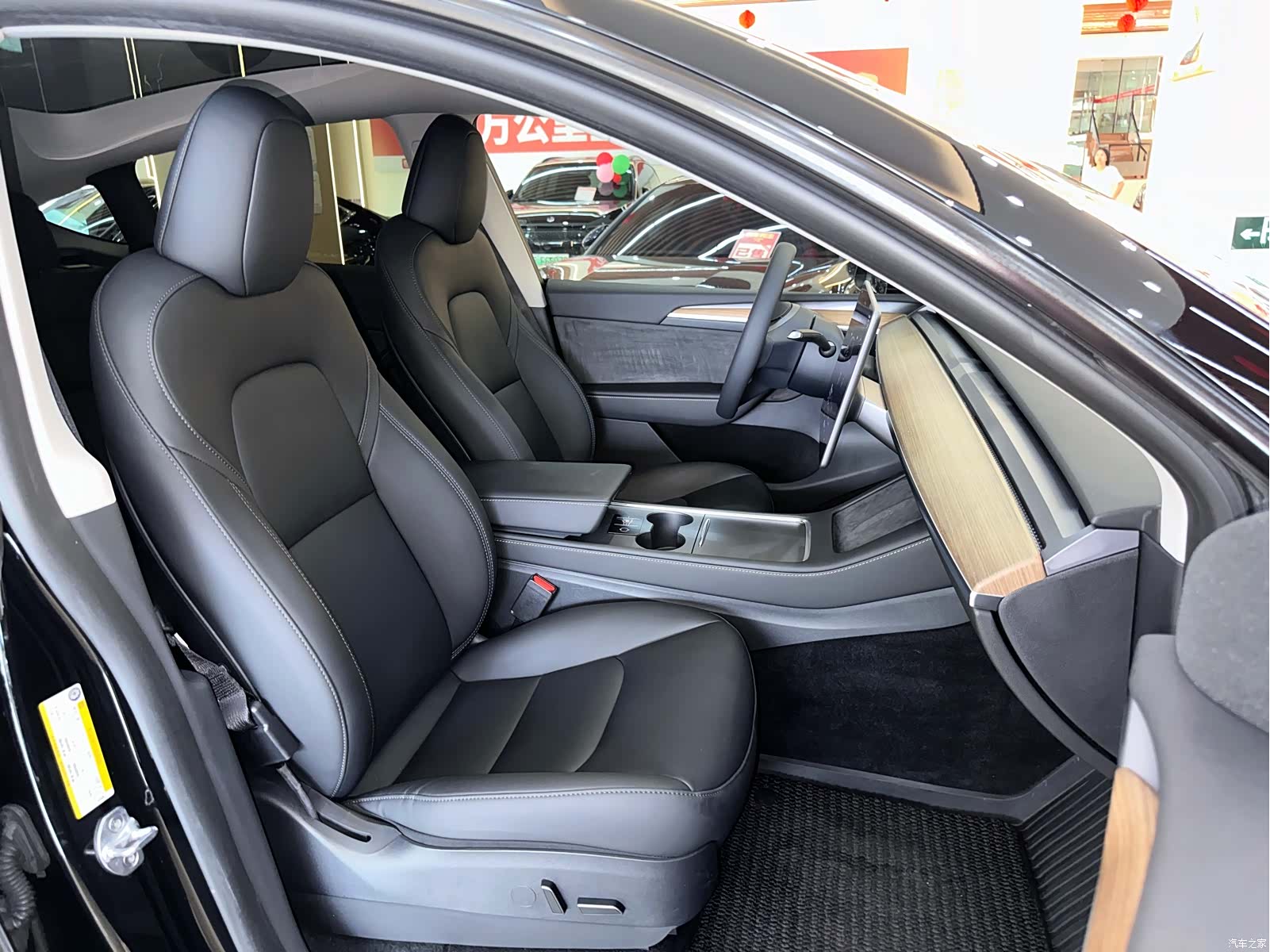 Tesla Model Y, 2023 13