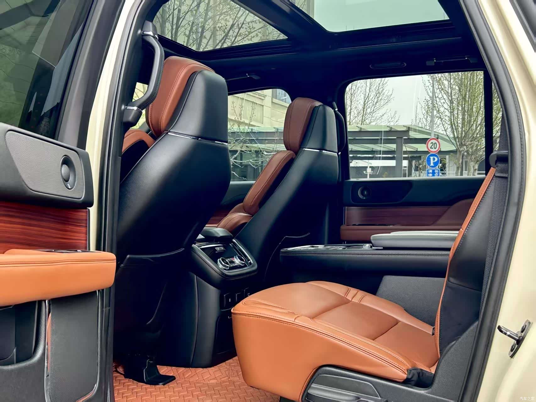 Lincoln Navigator, 2019 11