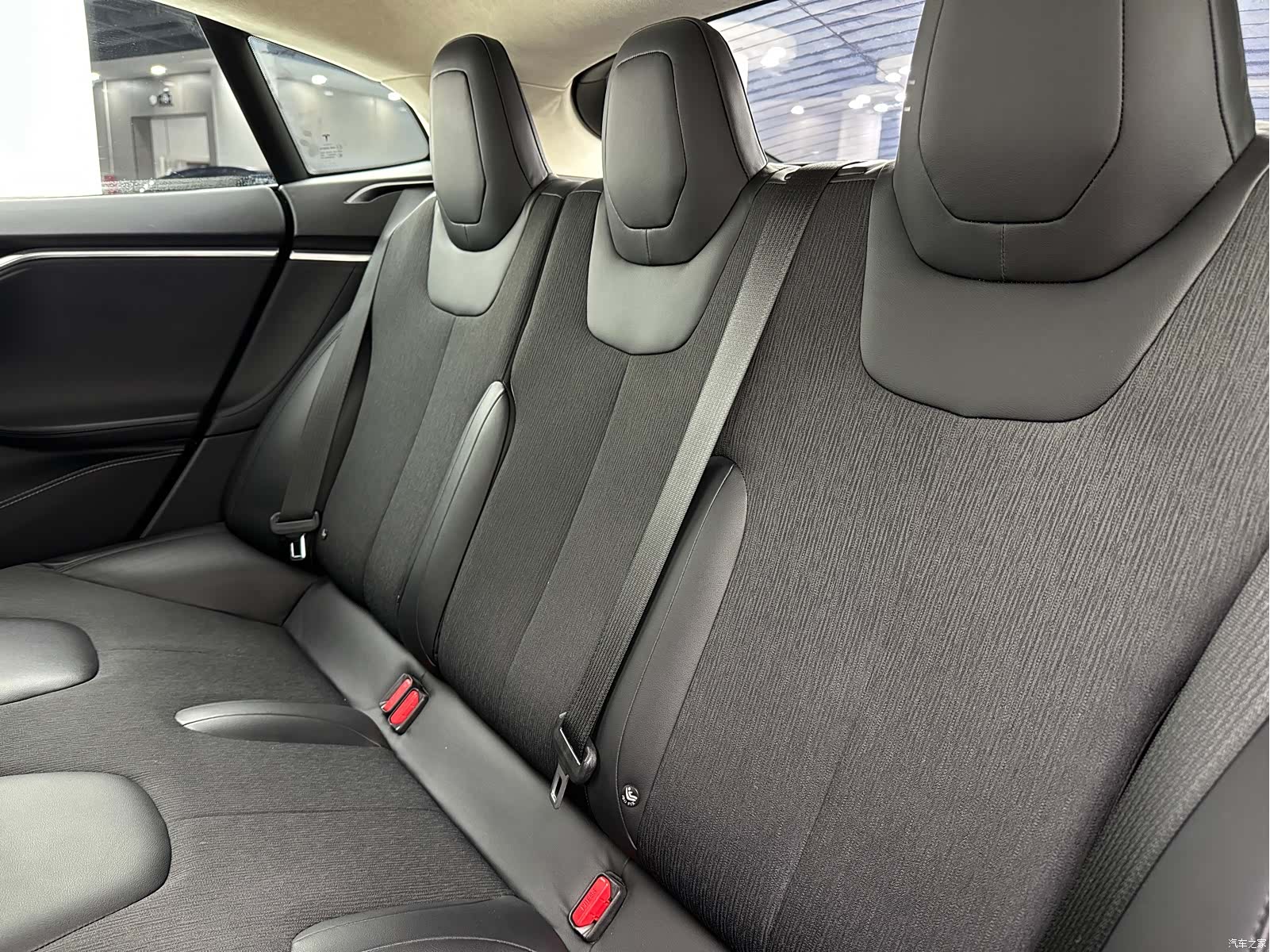 Tesla Model S, 2017 24