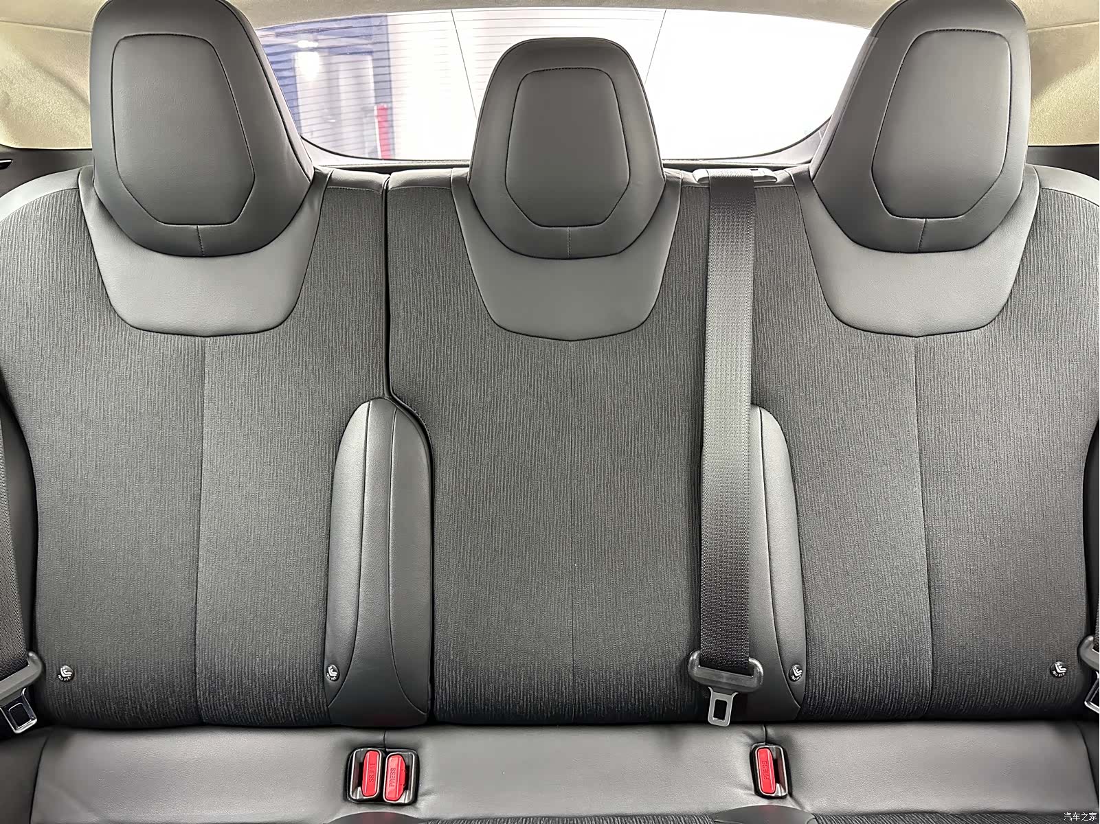 Tesla Model S, 2017 34