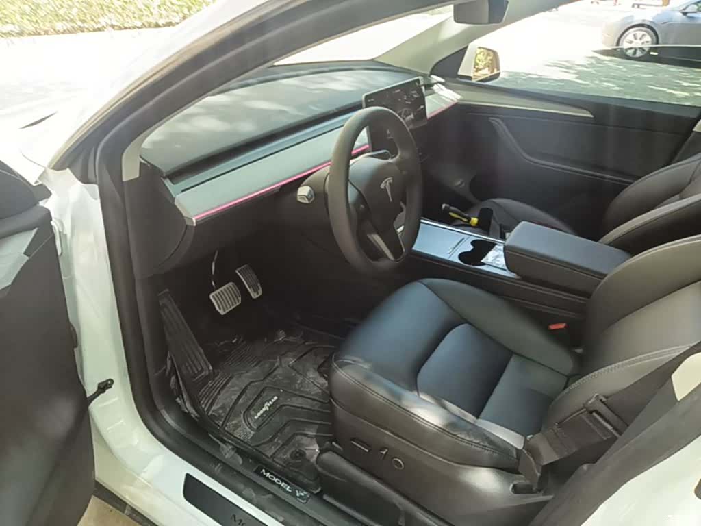 Tesla Model Y, 2024 16