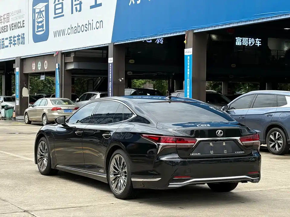 Lexus LS