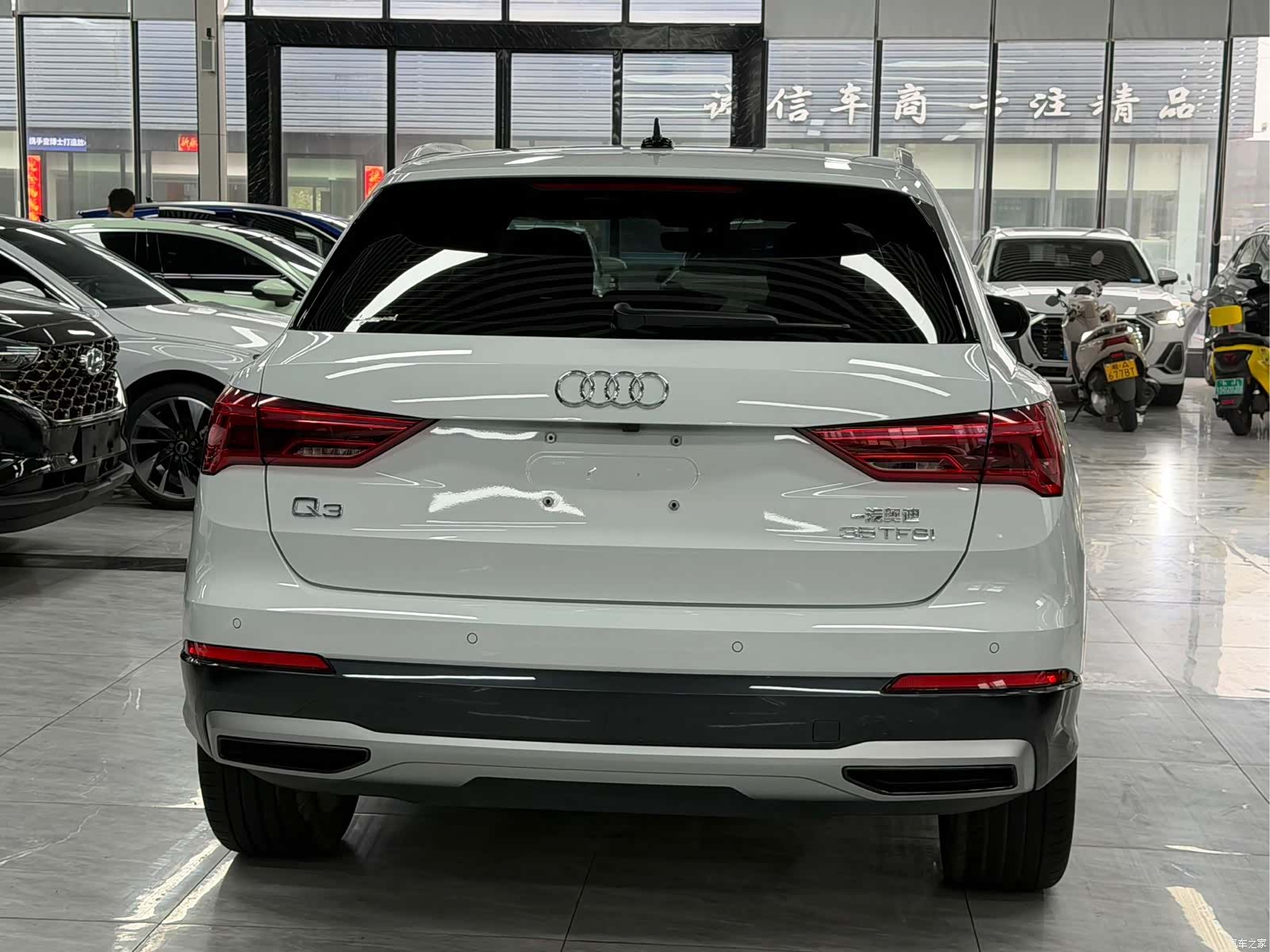 Audi Q3, 2022 11