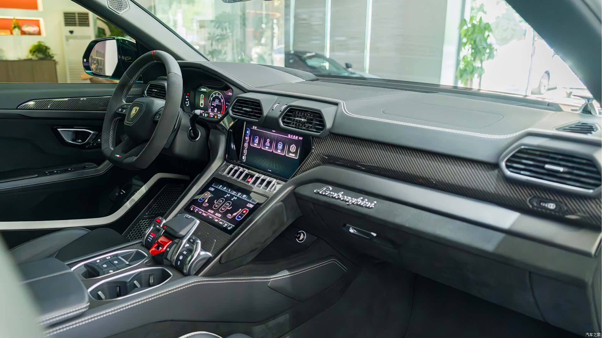 Lamborghini Urus, 2023 16