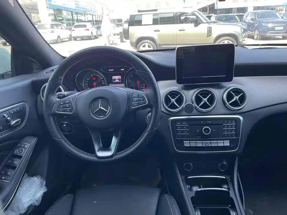 Mercedes-Benz CLA