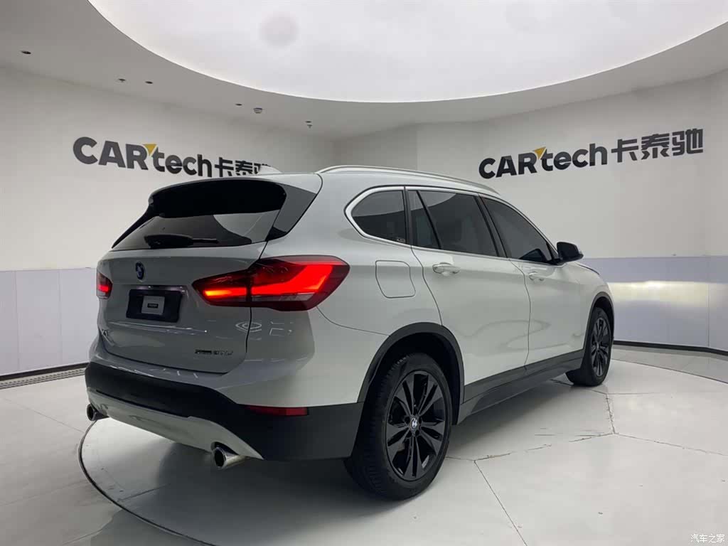 BMW X1, 2021 все фото
