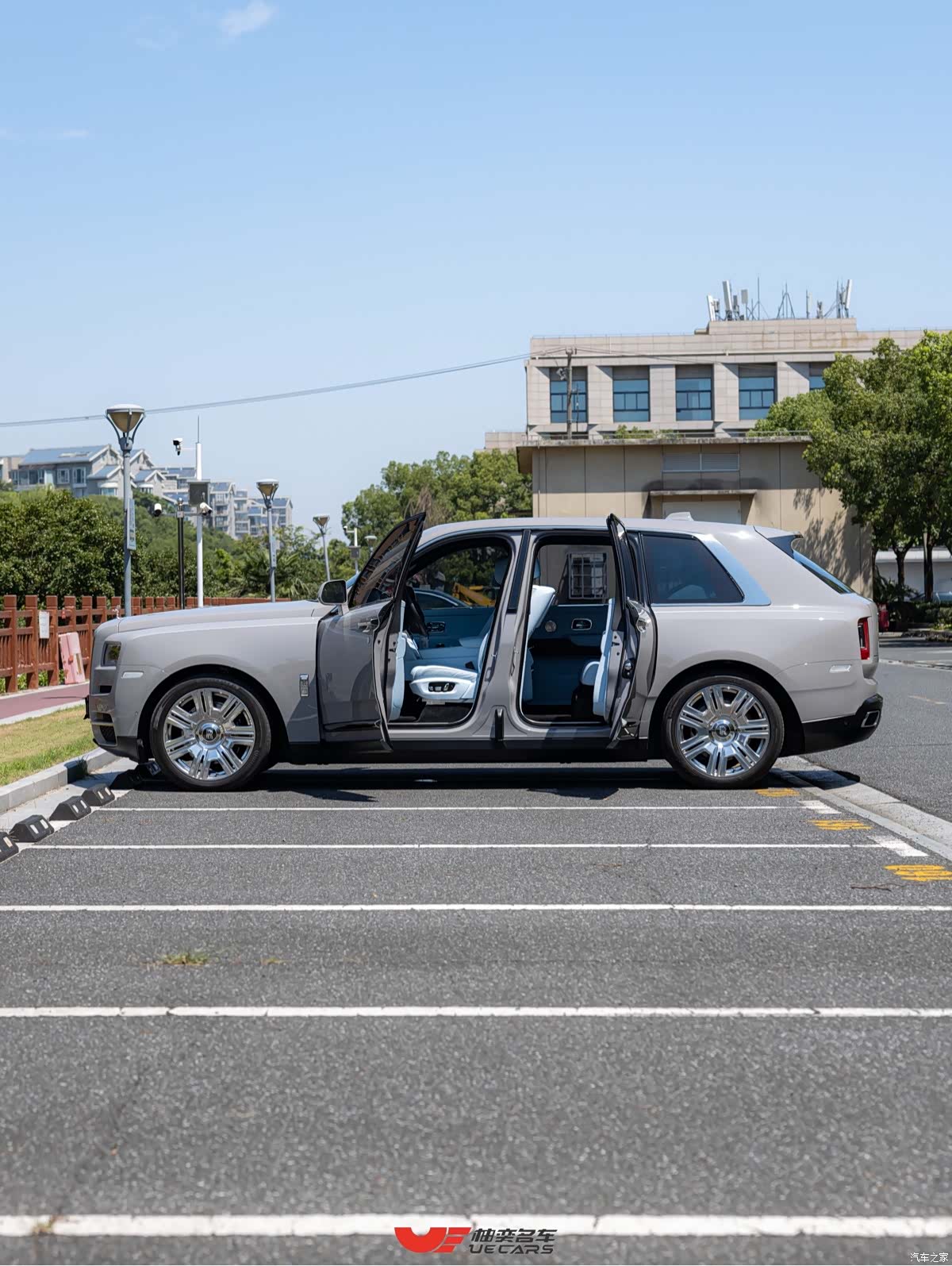 Rolls-Royce Cullinan, 2023 8