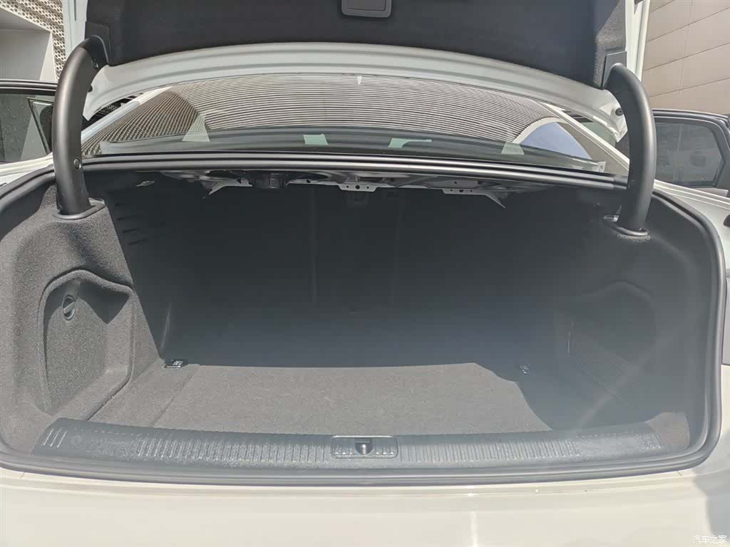 Audi A4L, 2024 14