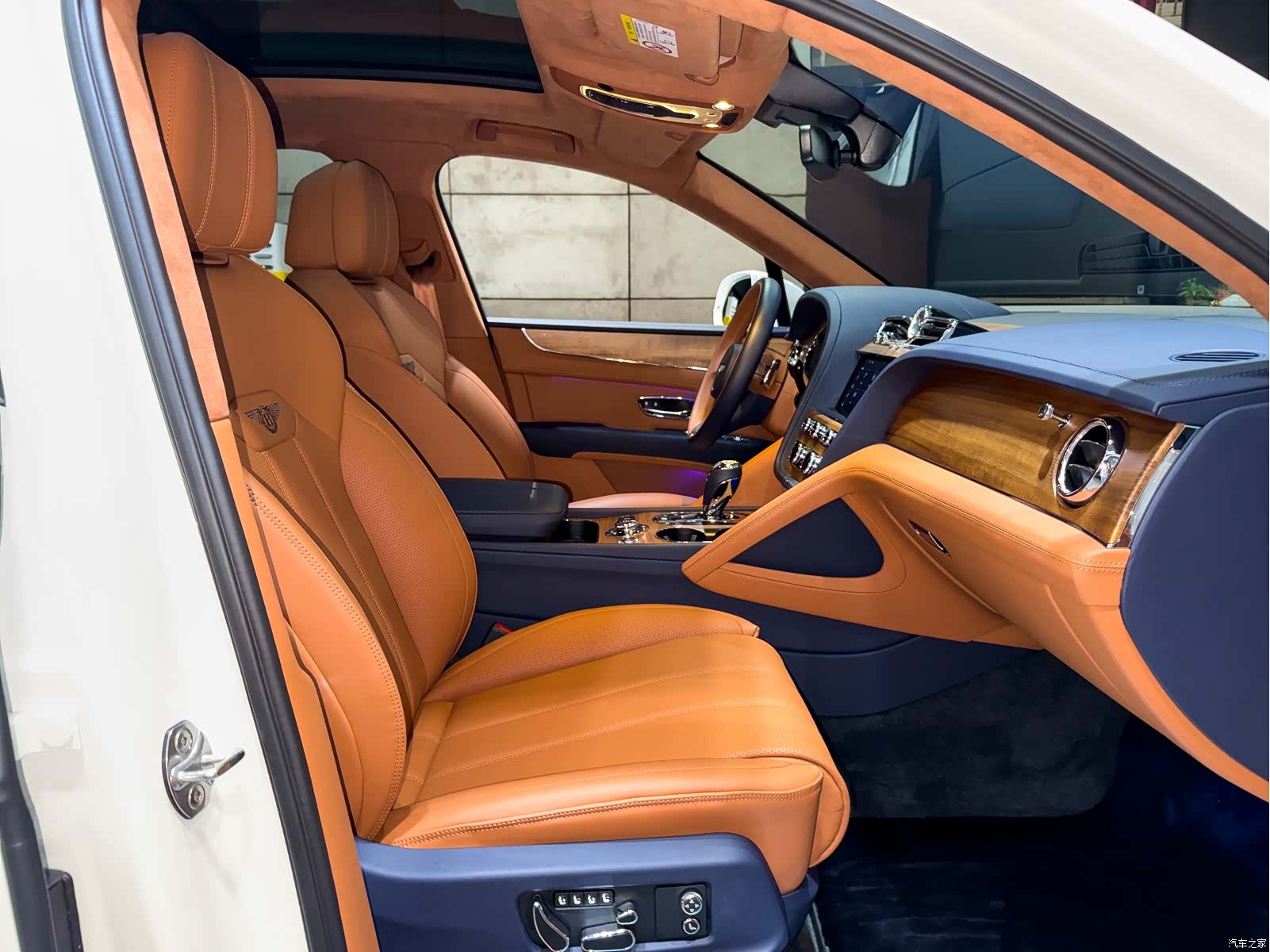 Bentley Bentayga, 2025 24