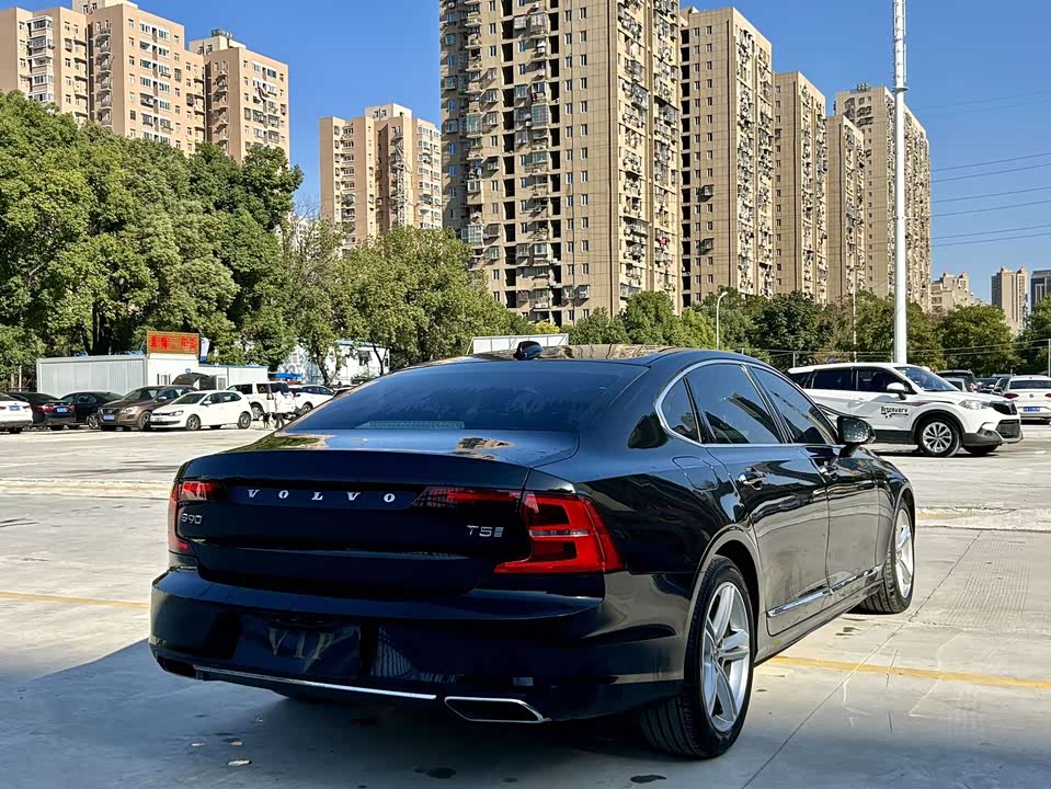 Volvo S90