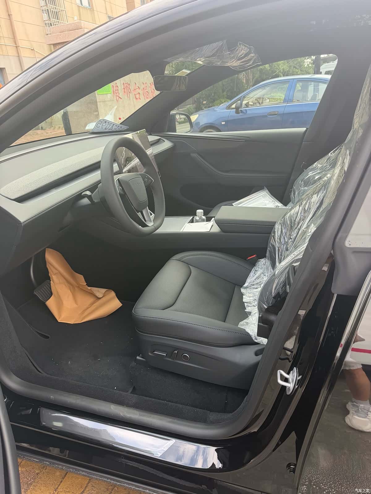 Tesla Model Y, 2026 10