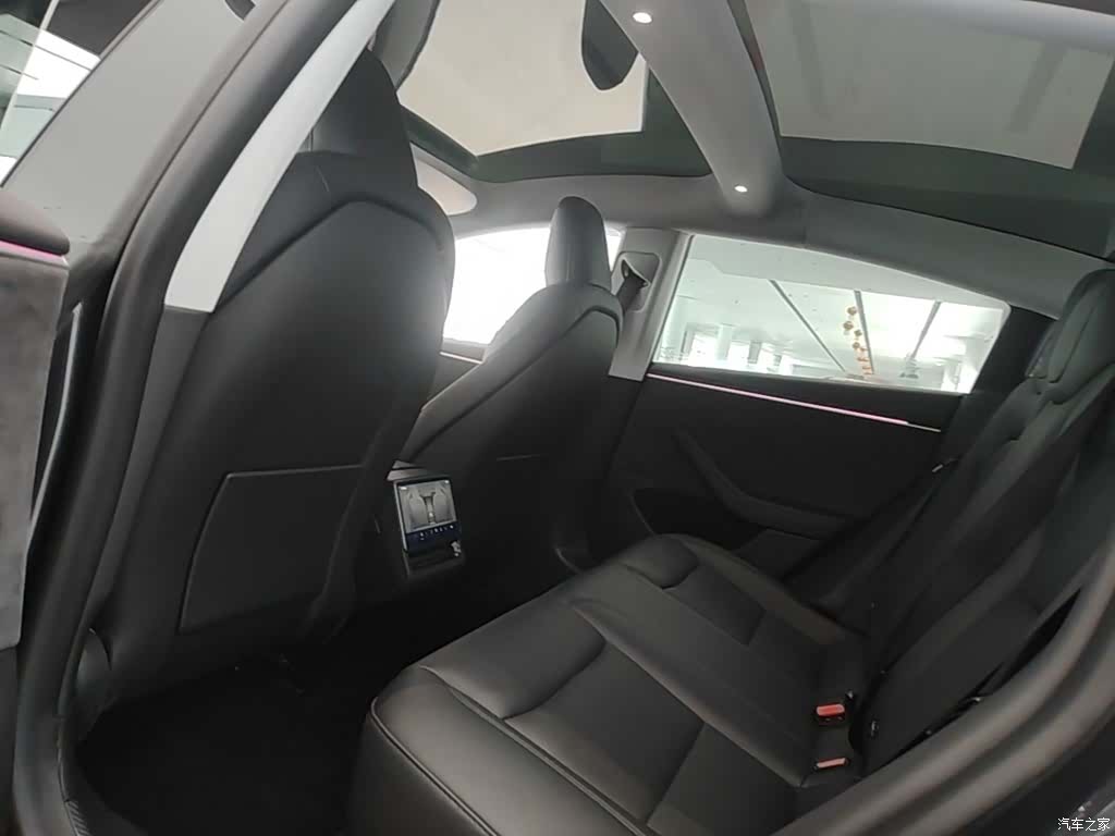 Tesla Model 3, 2024 17