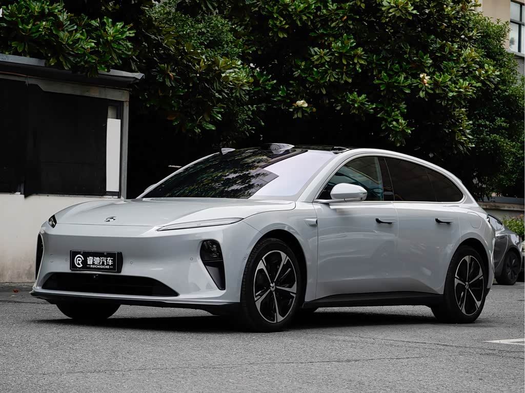 NIO ET5