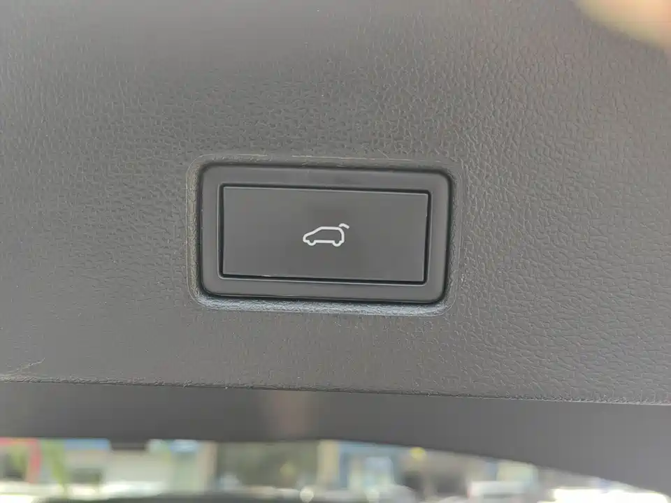 Volkswagen T-ROC exploring Songs