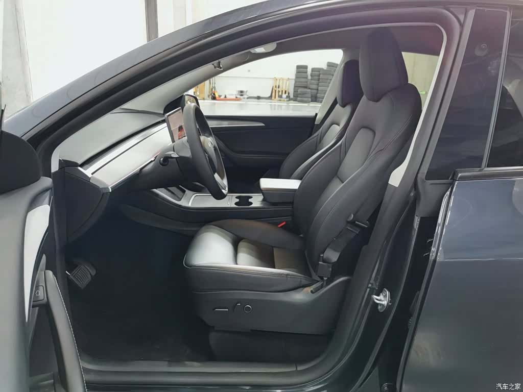 Tesla Model Y, 2025 10