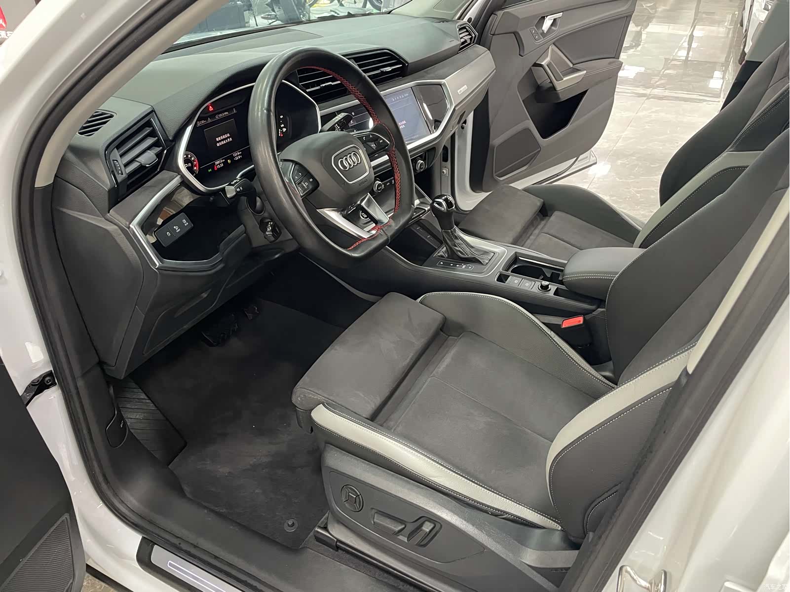 Audi Q3, 2022 все фото