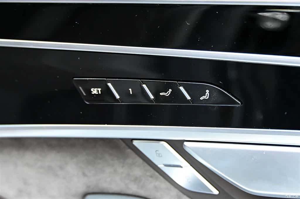 Audi A8L, 2022 28