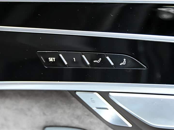 Audi A8 xin neng yuan 2022 A8 L 60 TFSIe quattro dian cang ban