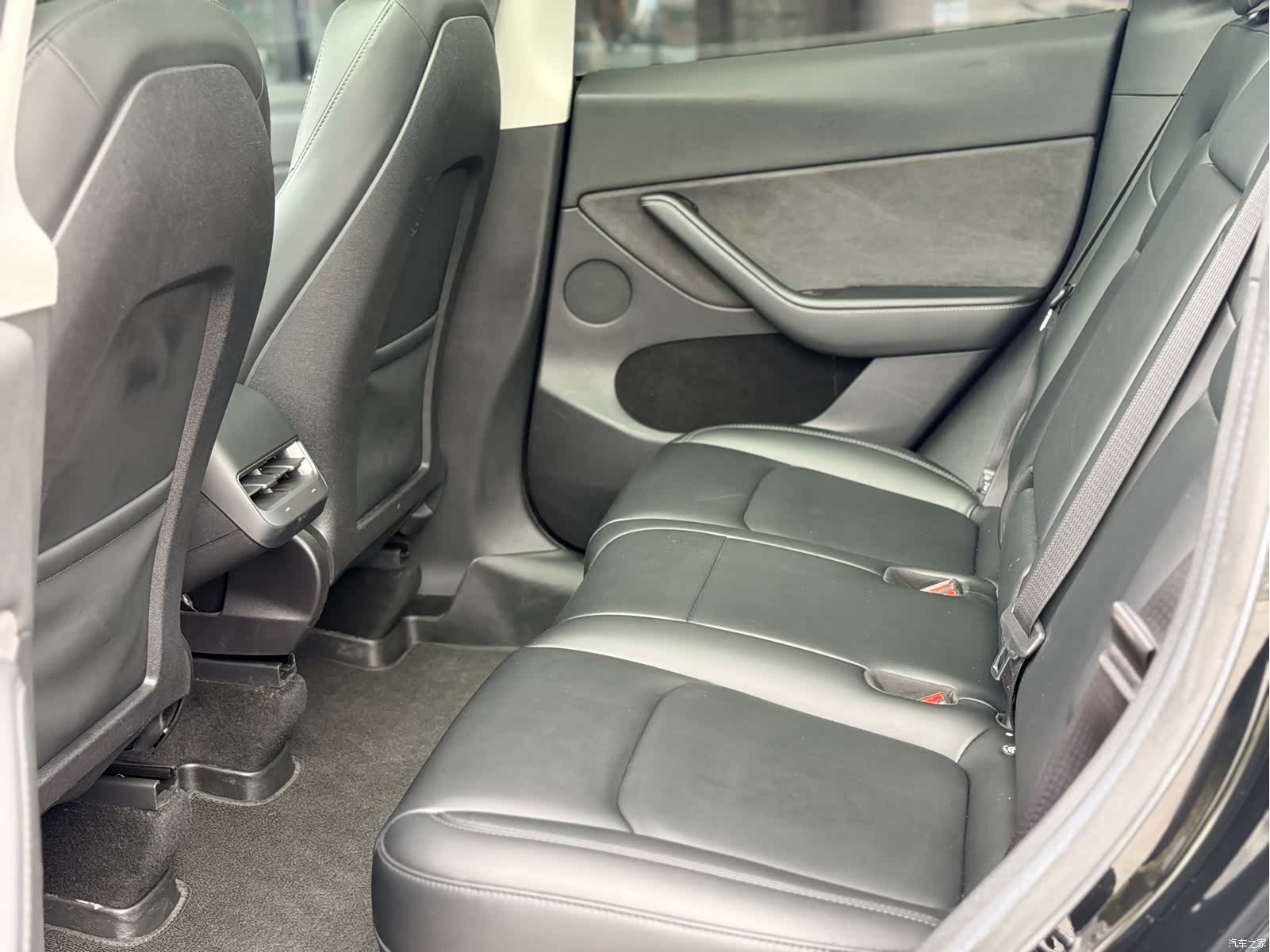 Tesla Model Y, 2023 15