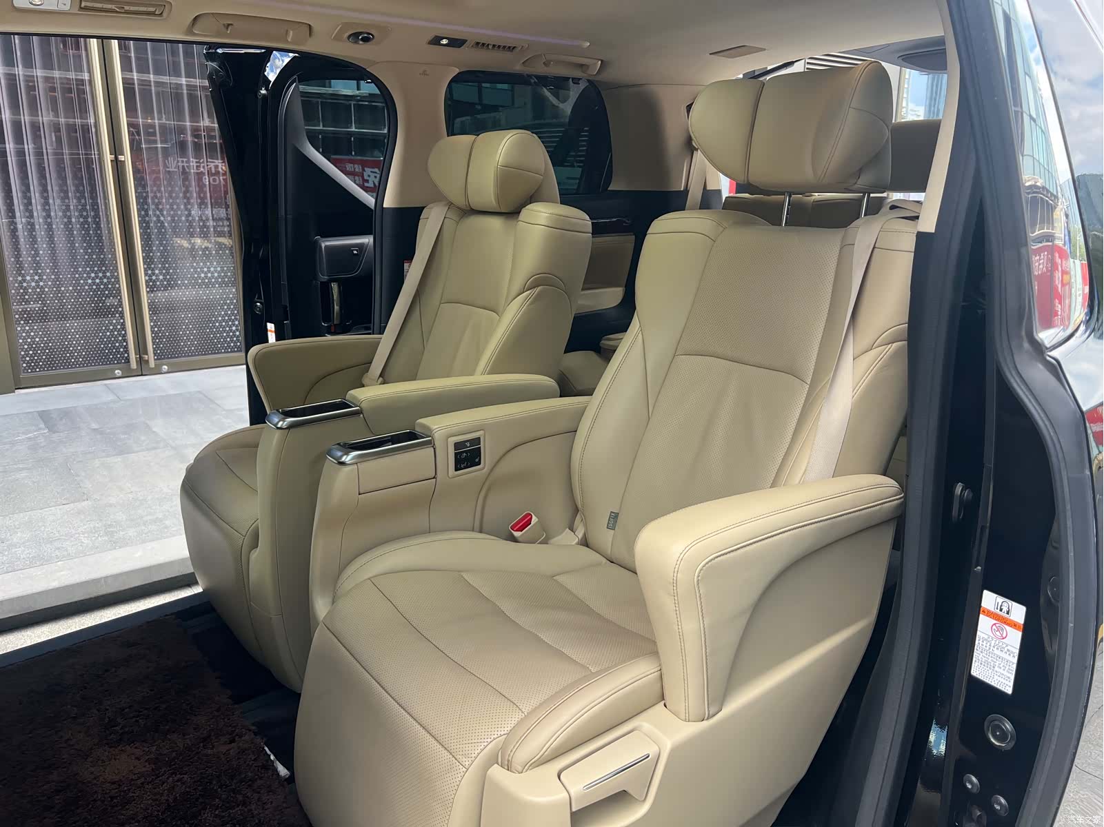 Toyota Alphard, 2018 24