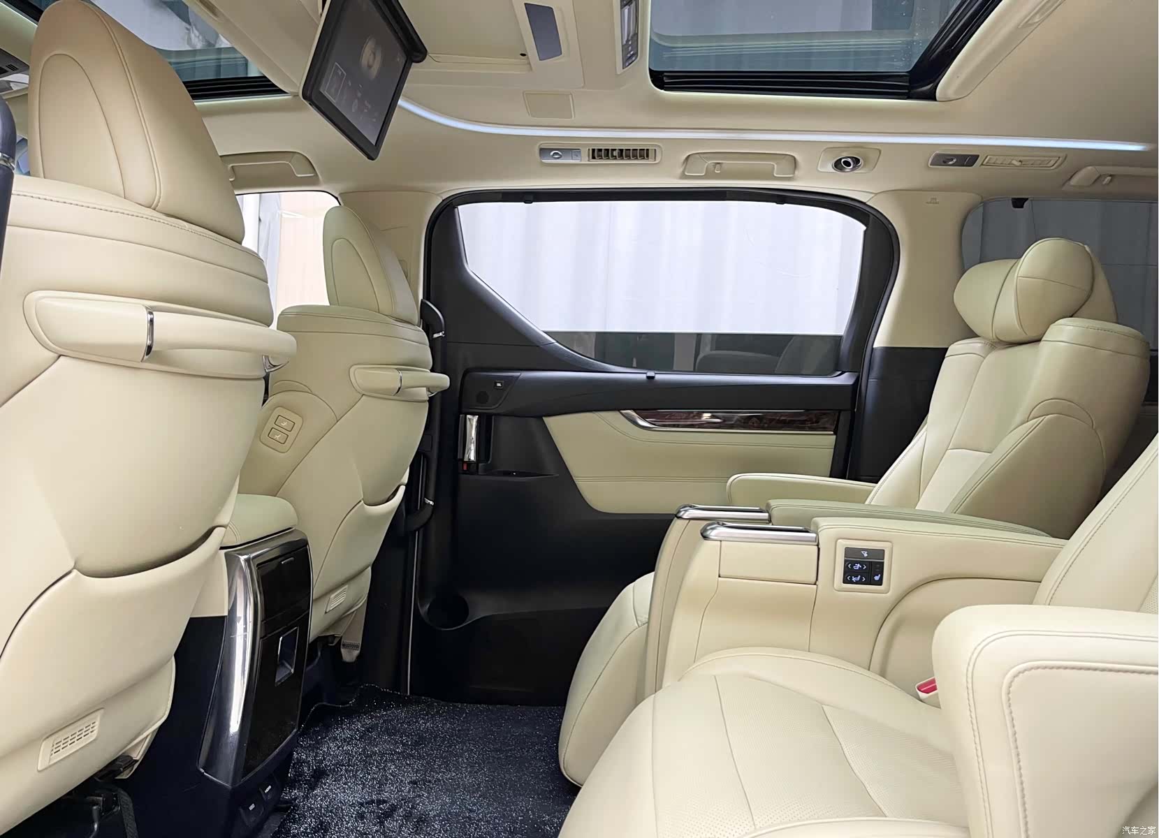 Toyota Alphard, 2019 7