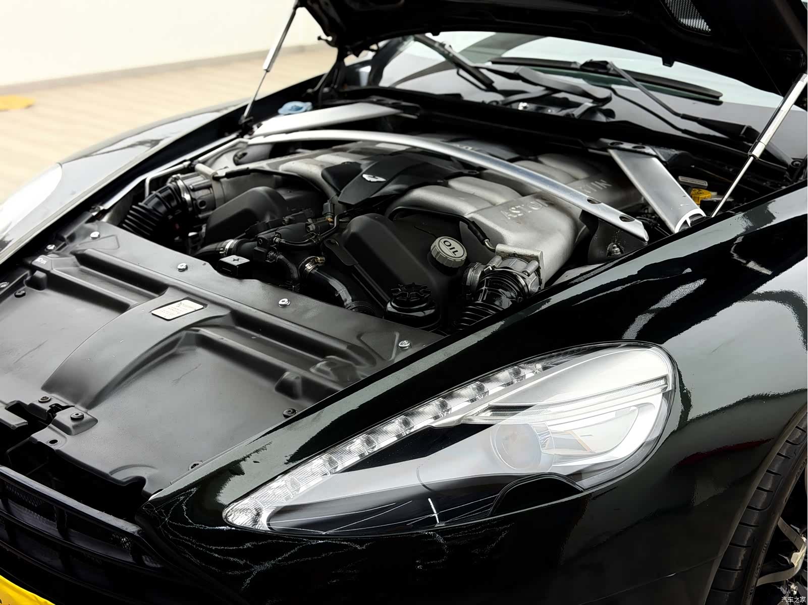 Aston Martin DB9, 2011 12