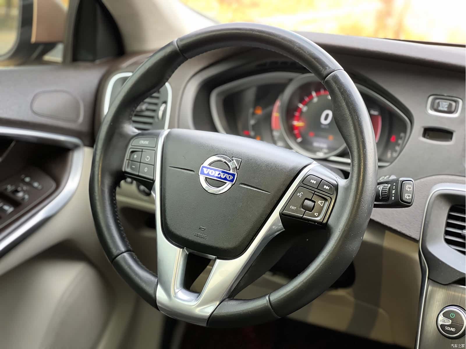 Volvo V40, 2016 11