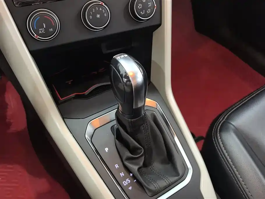 Volkswagen T-ROC exploring Songs