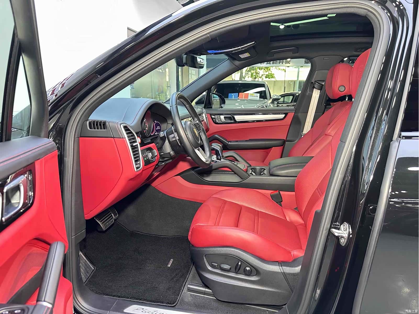 Porsche Cayenne, 2023 все фото