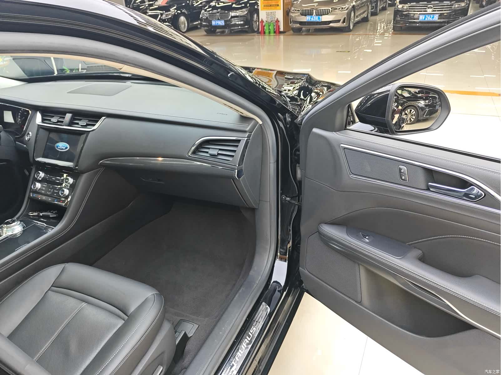 Ford Taurus, 2017 все фото