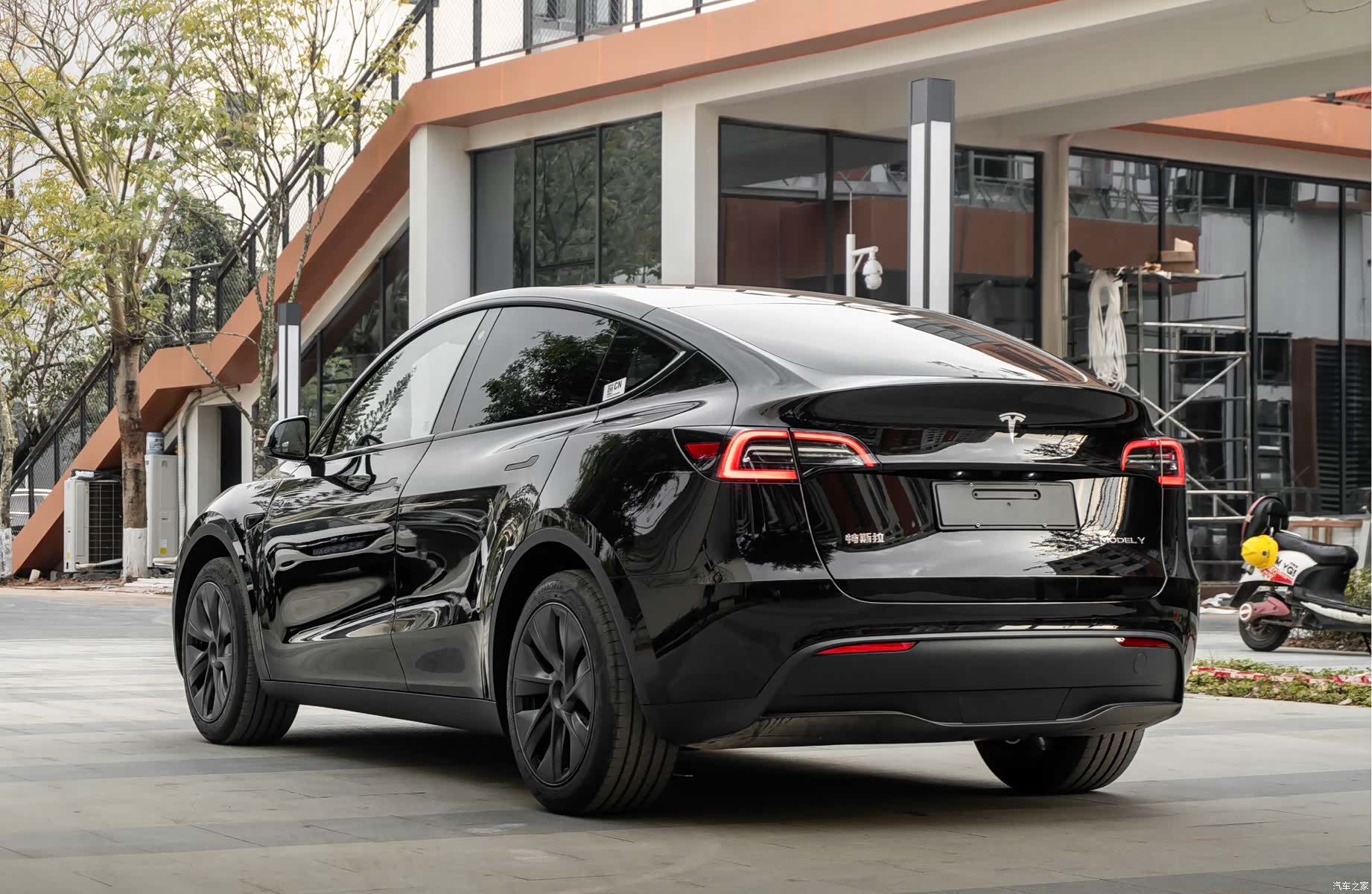 Tesla Model Y, 2023 7
