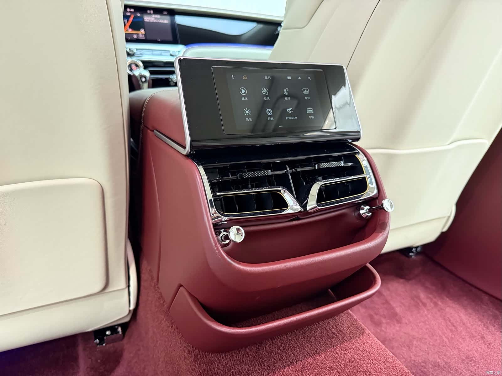 Bentley Flying Spur, 2024 11