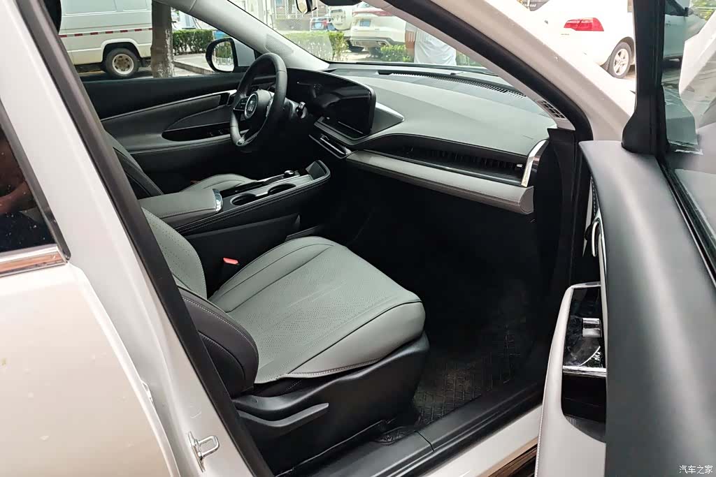 Buick E5, 2025 8