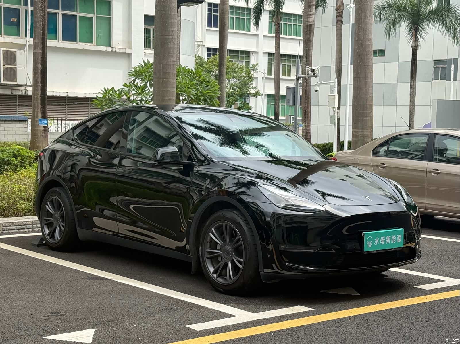 Tesla Model Y, 2021 3