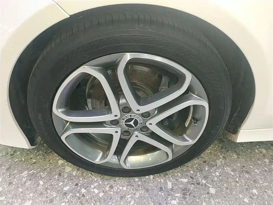 Mercedes-Benz CLS Mercedes-Benz CLS