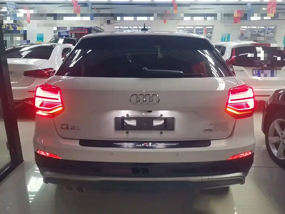 Audi Q2L