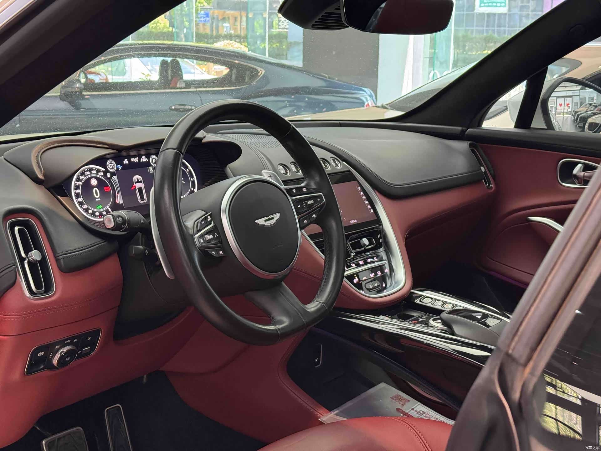 Aston Martin DBX, 2022 7
