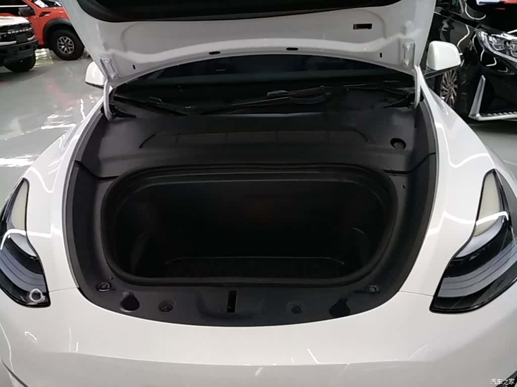 Tesla Model Y, 2024 20