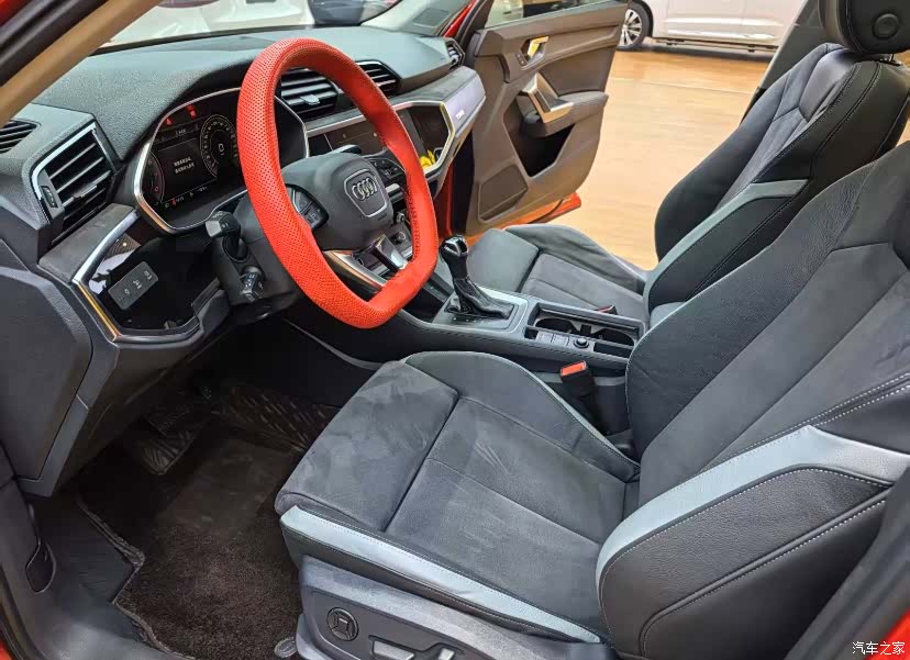 Audi Q3, 2023 4
