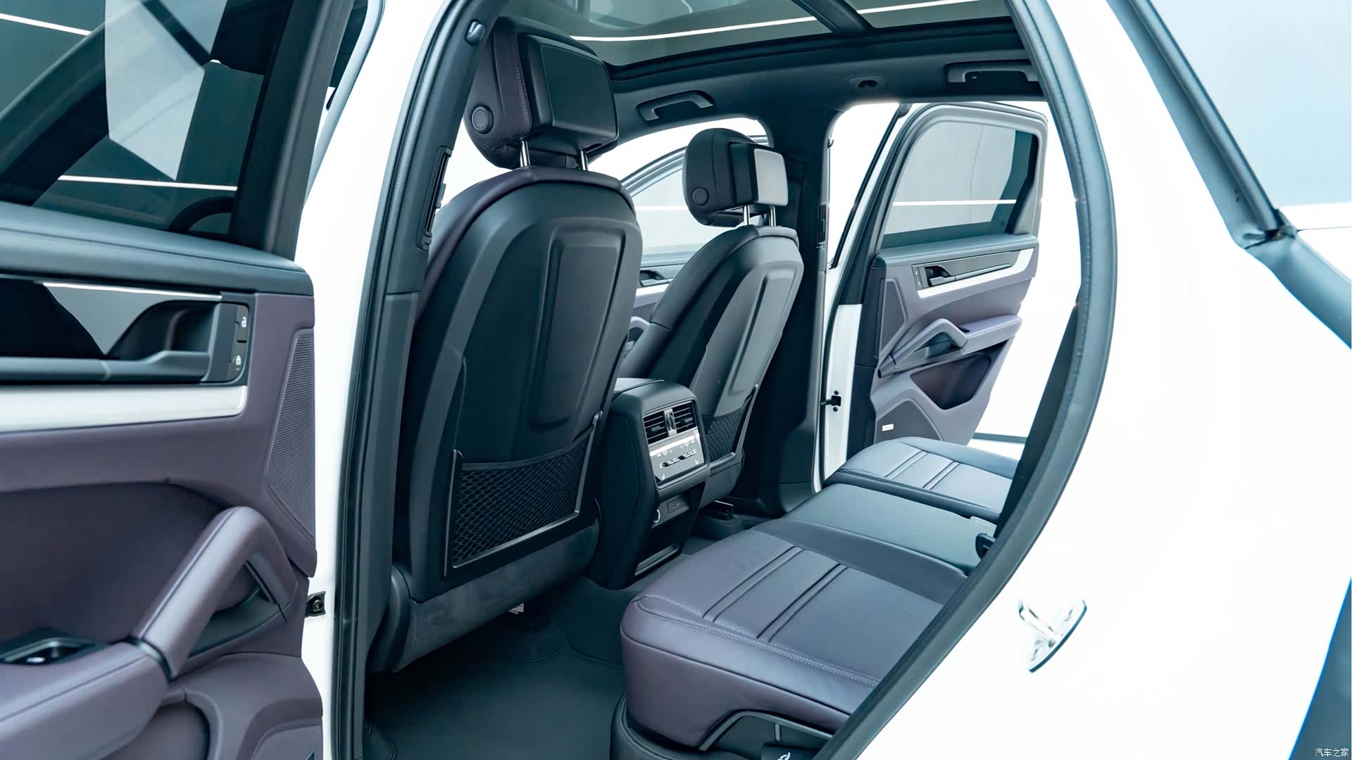 Porsche Cayenne, 2025 12
