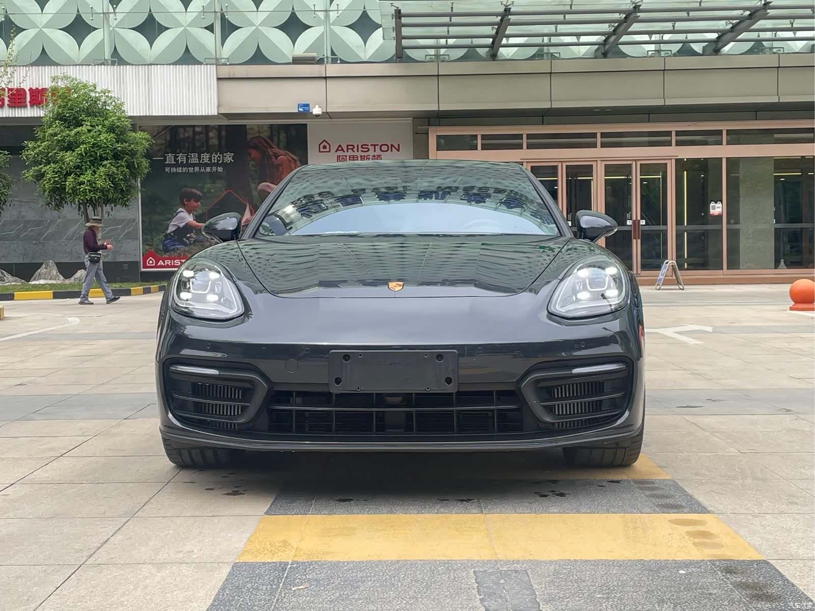 Porsche Panamera, 2023 3