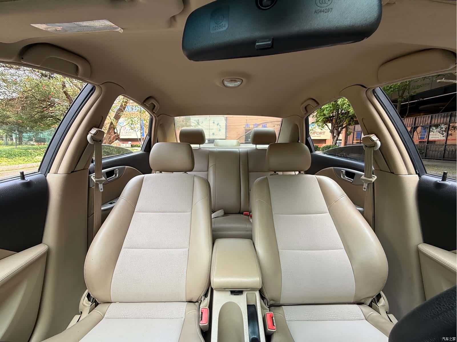 Buick 1.6LX-AT, 2012 10